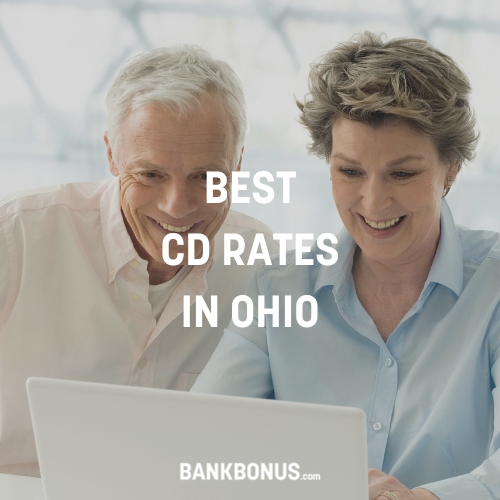 couple looking up the best cd rates in ohio on their computer